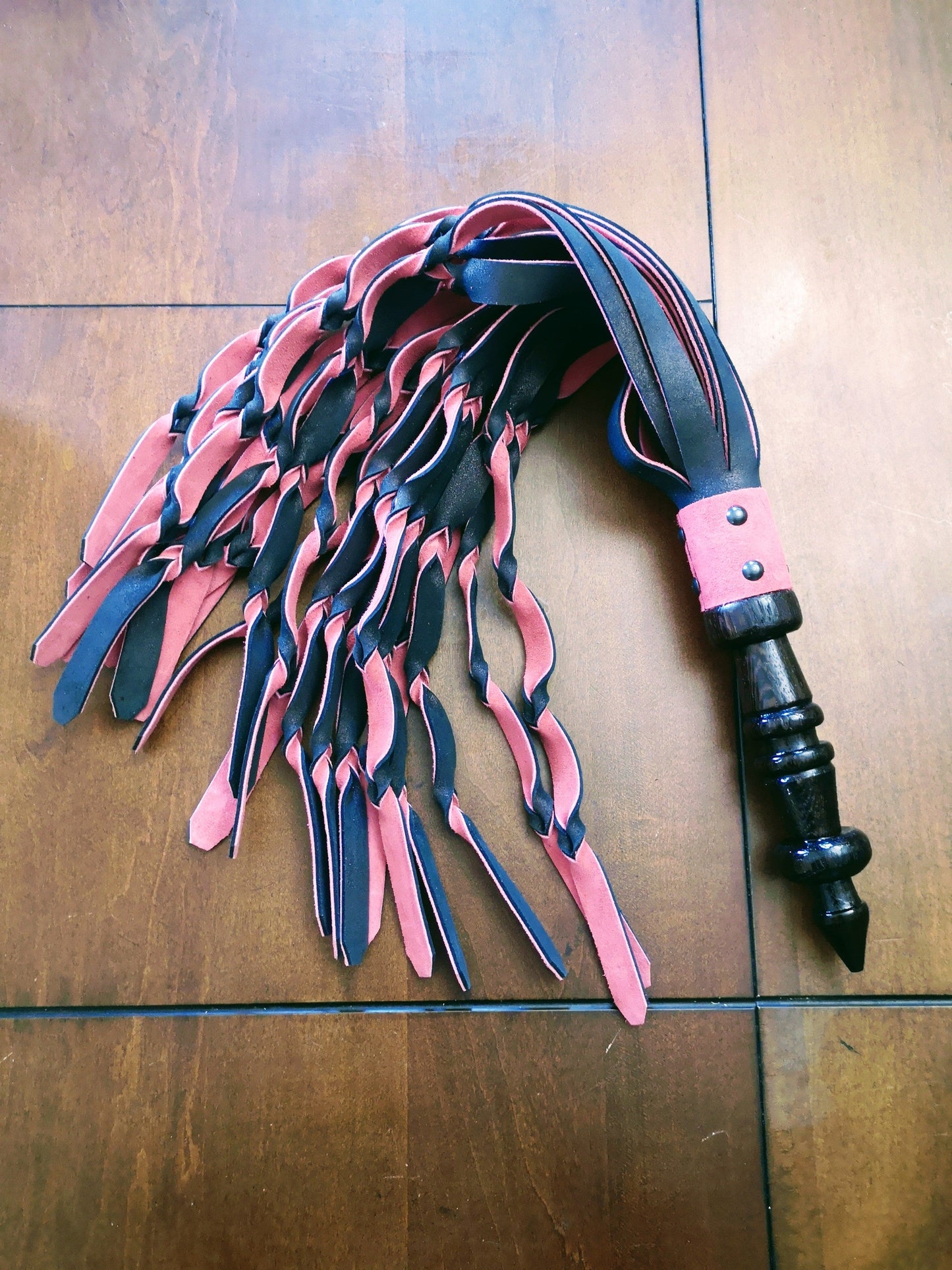 Double ply dragons leather flogger