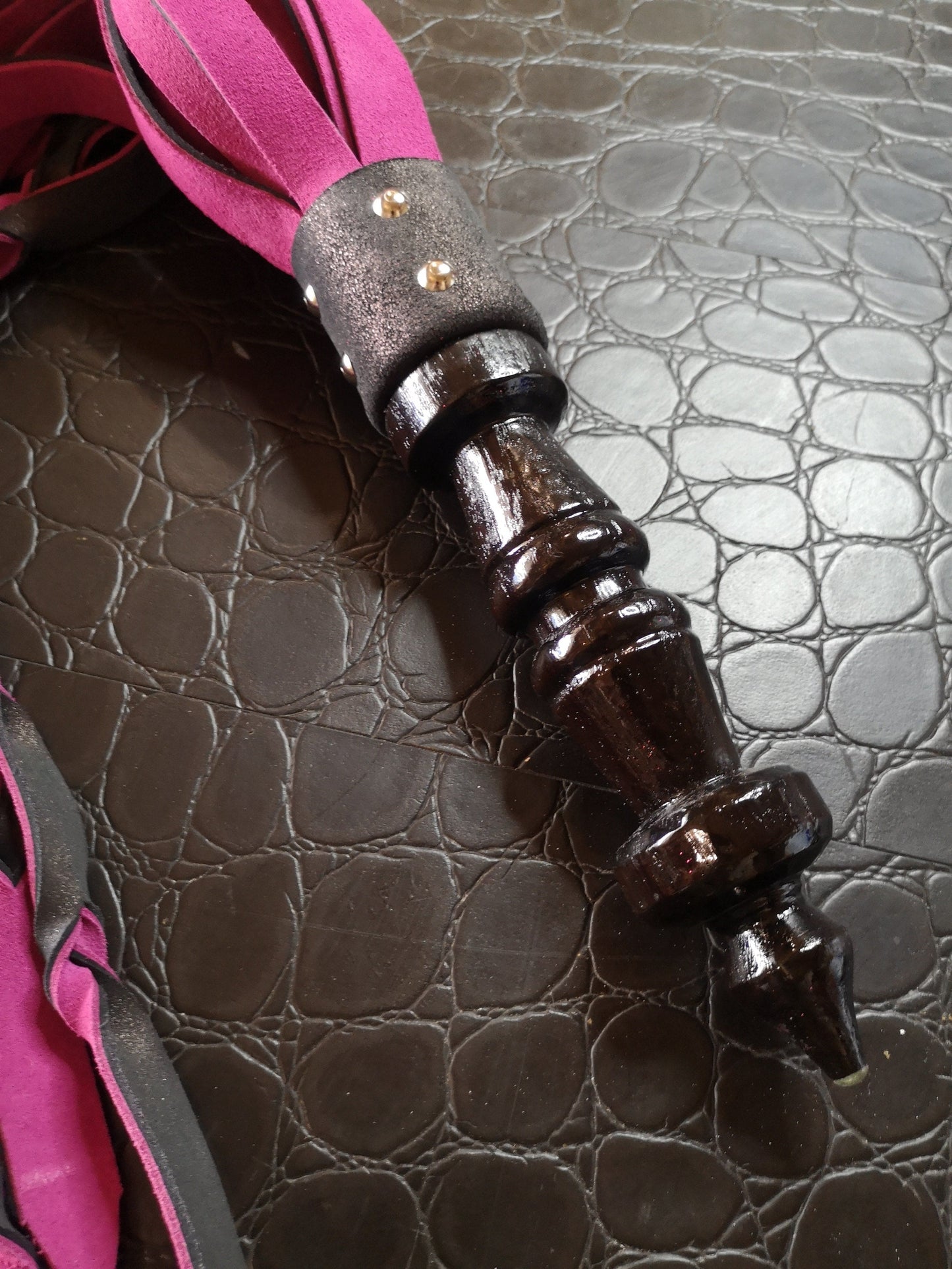 Double ply dragons leather flogger