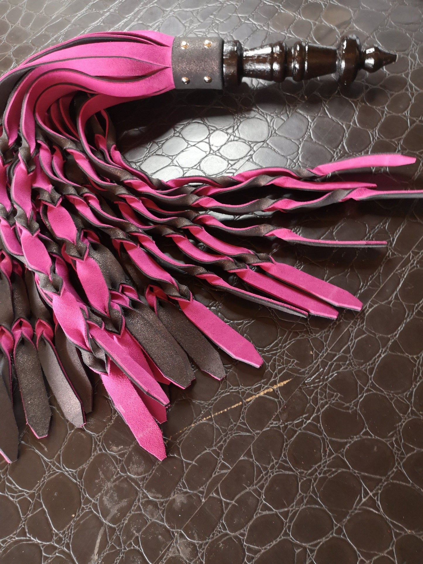 Double ply dragons leather flogger