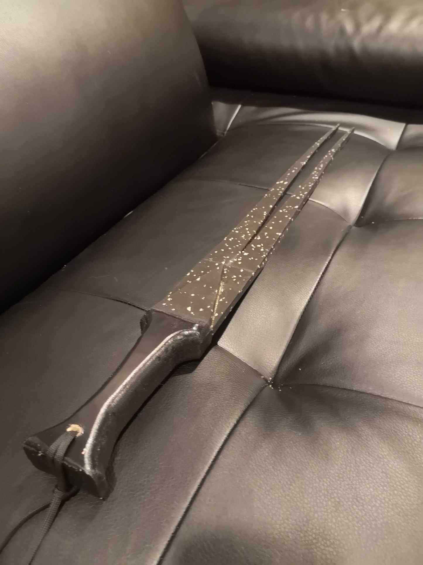 Rubber split tongue (paddle/whip)